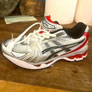 ASICS kayano red silver and black. Size 7